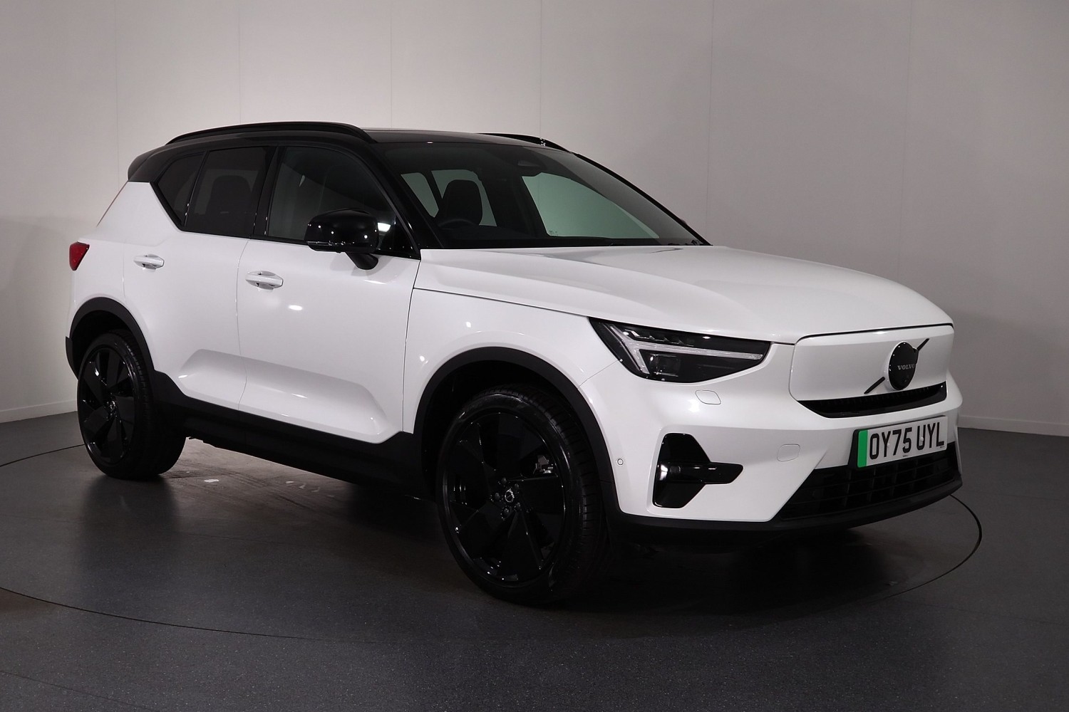 2025 Volvo EX40